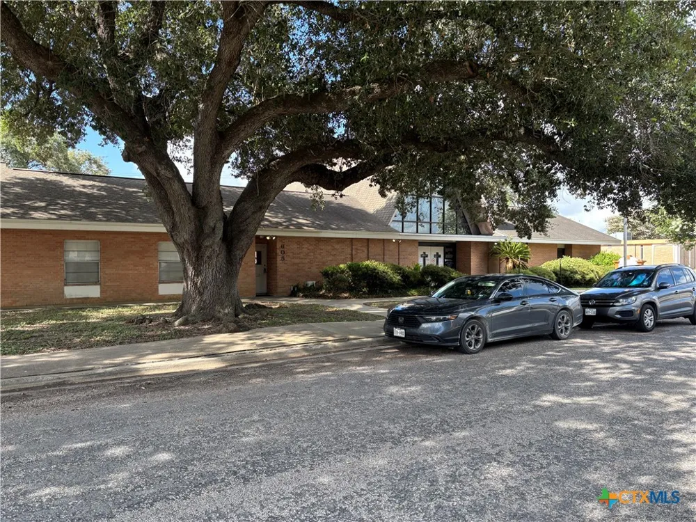 609 E Locust Avenue Victoria, TX 77901