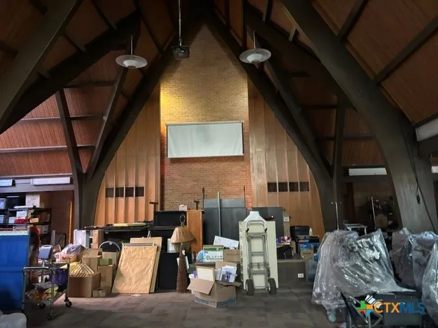 609 E Locust Avenue Victoria, TX 77901