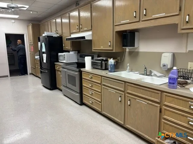 609 E Locust Avenue Victoria, TX 77901