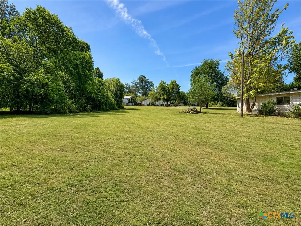 105 Navasota Lane Seguin, TX 78155