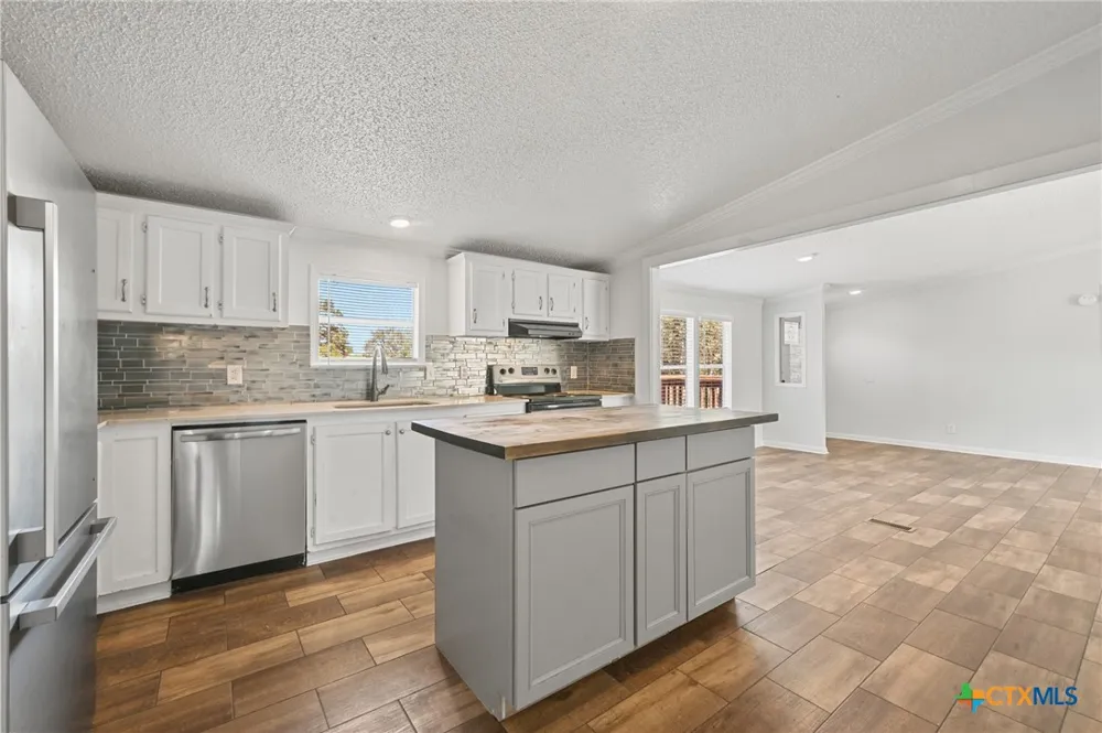 871 Political Road Lockhart, TX 78644