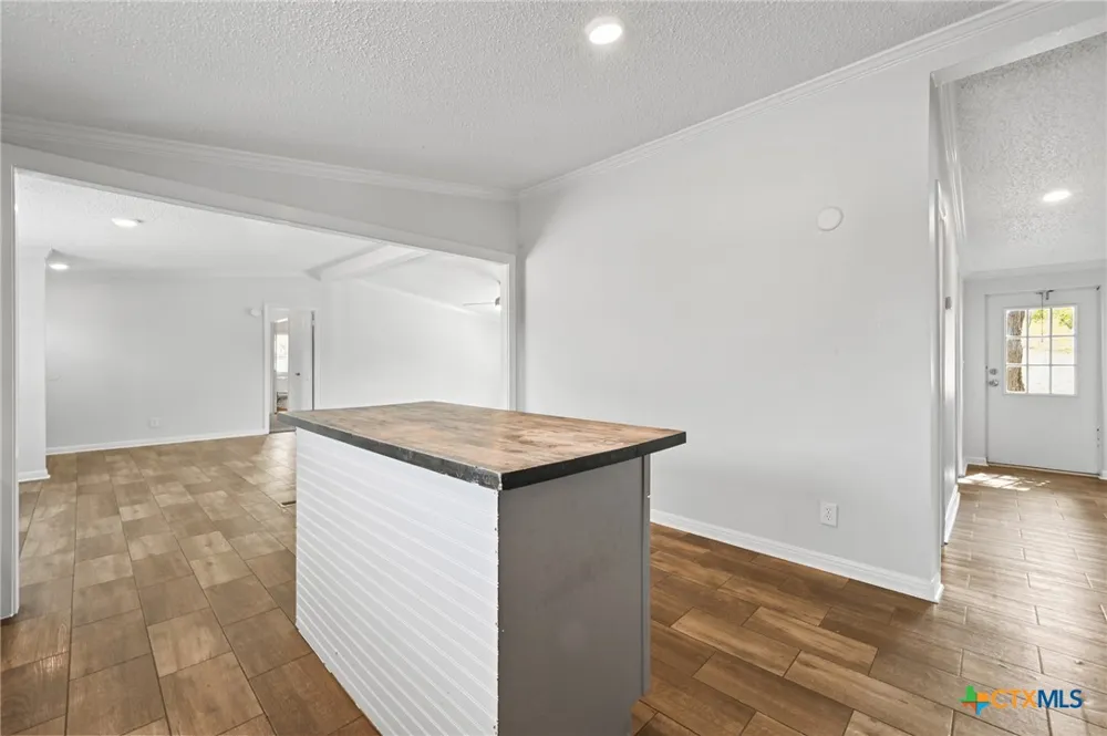 871 Political Road Lockhart, TX 78644