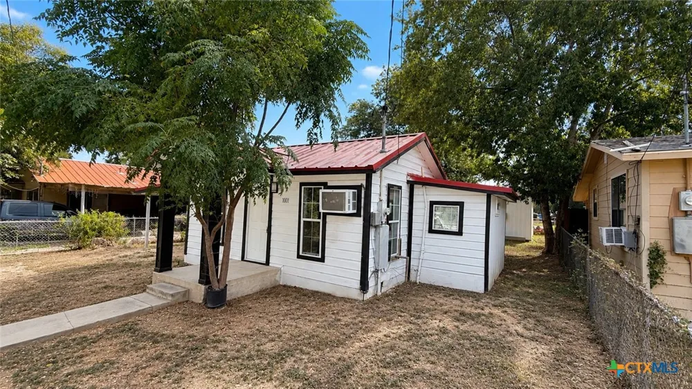 1001 Tony Lee Street Seguin, TX 78155