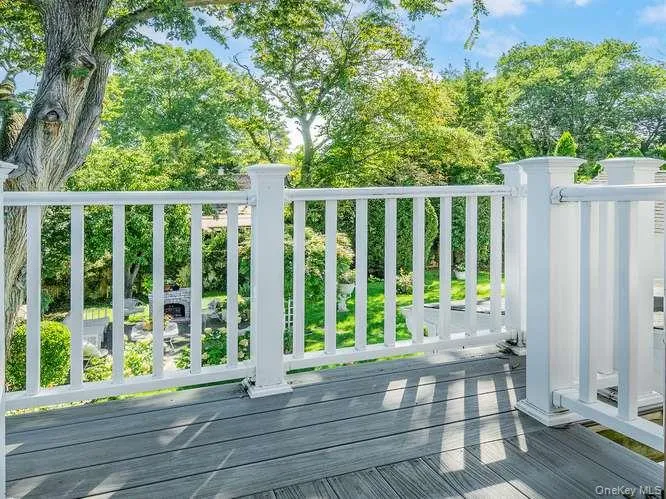 9 Robert Road Glen Cove, NY 11542