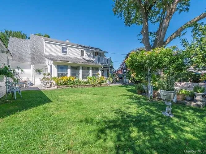 9 Robert Road Glen Cove, NY 11542