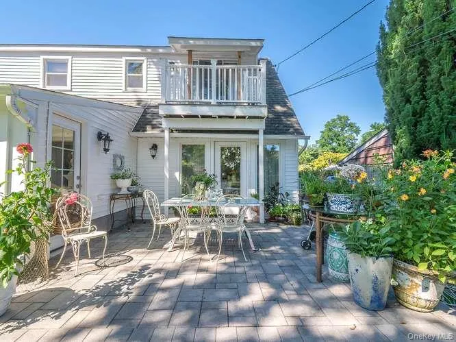 9 Robert Road Glen Cove, NY 11542
