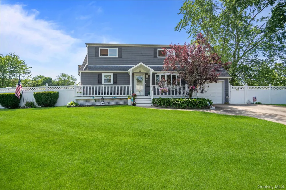 43 Woods Lane Centereach, NY 11720