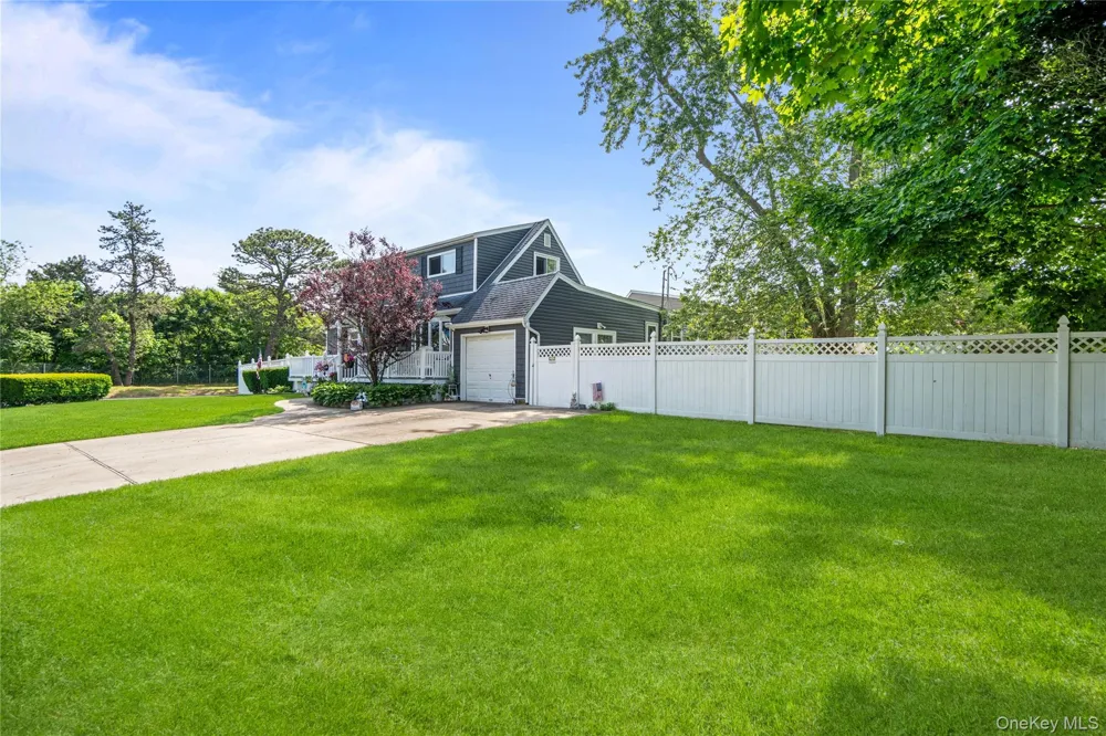 43 Woods Lane Centereach, NY 11720
