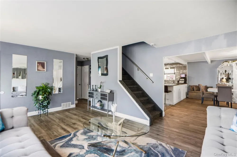 43 Woods Lane Centereach, NY 11720
