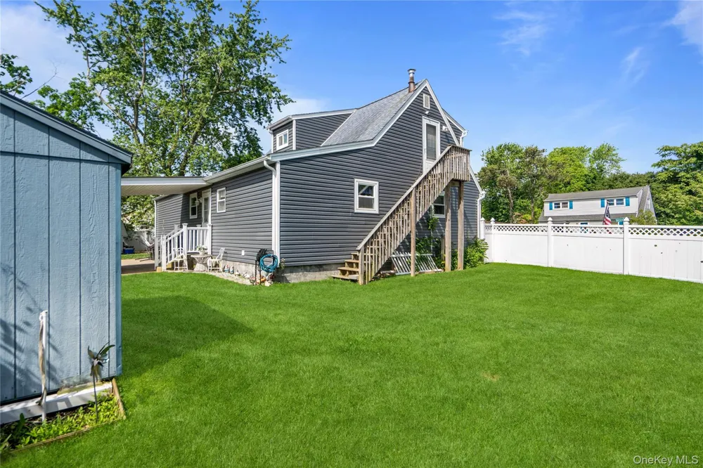 43 Woods Lane Centereach, NY 11720