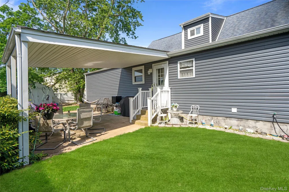 43 Woods Lane Centereach, NY 11720