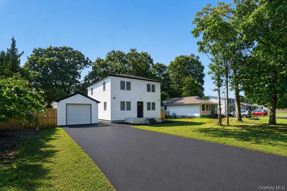 118 Floyd Road Shirley, NY 11967