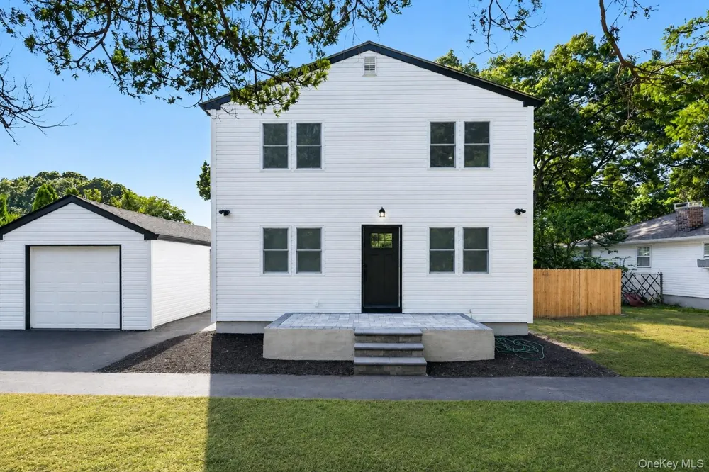 118 Floyd Road Shirley, NY 11967