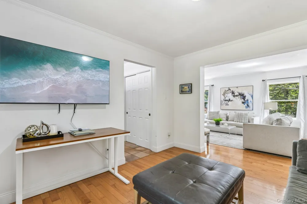 4 Wooded Lane Hampton Bays, NY 11946