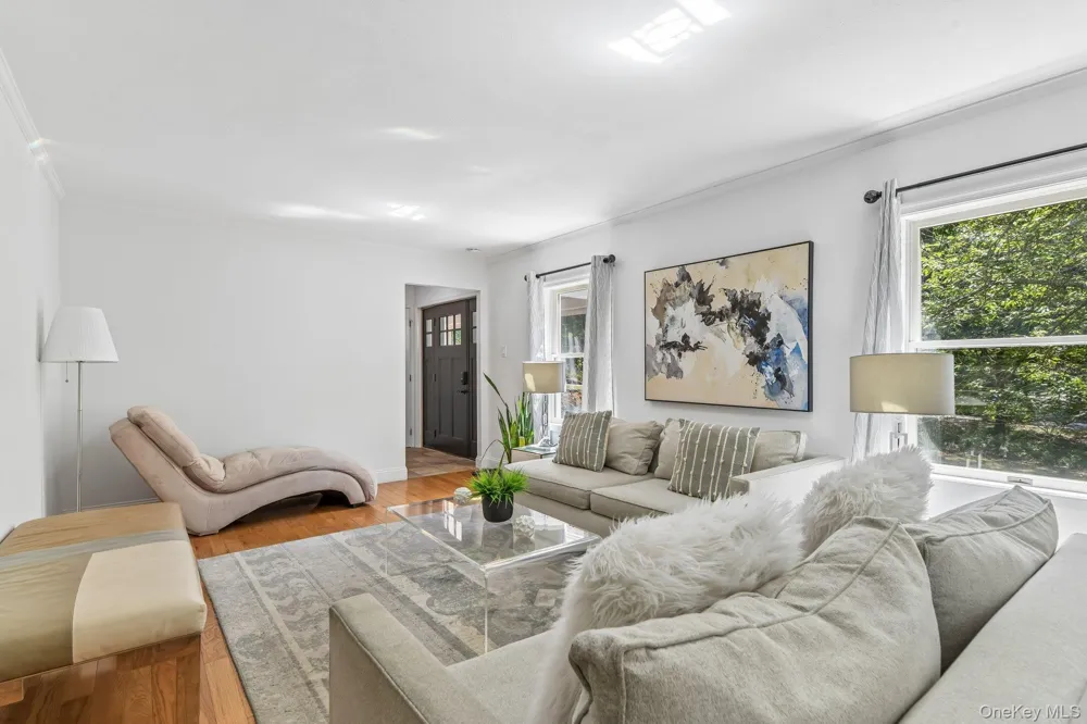 4 Wooded Lane Hampton Bays, NY 11946