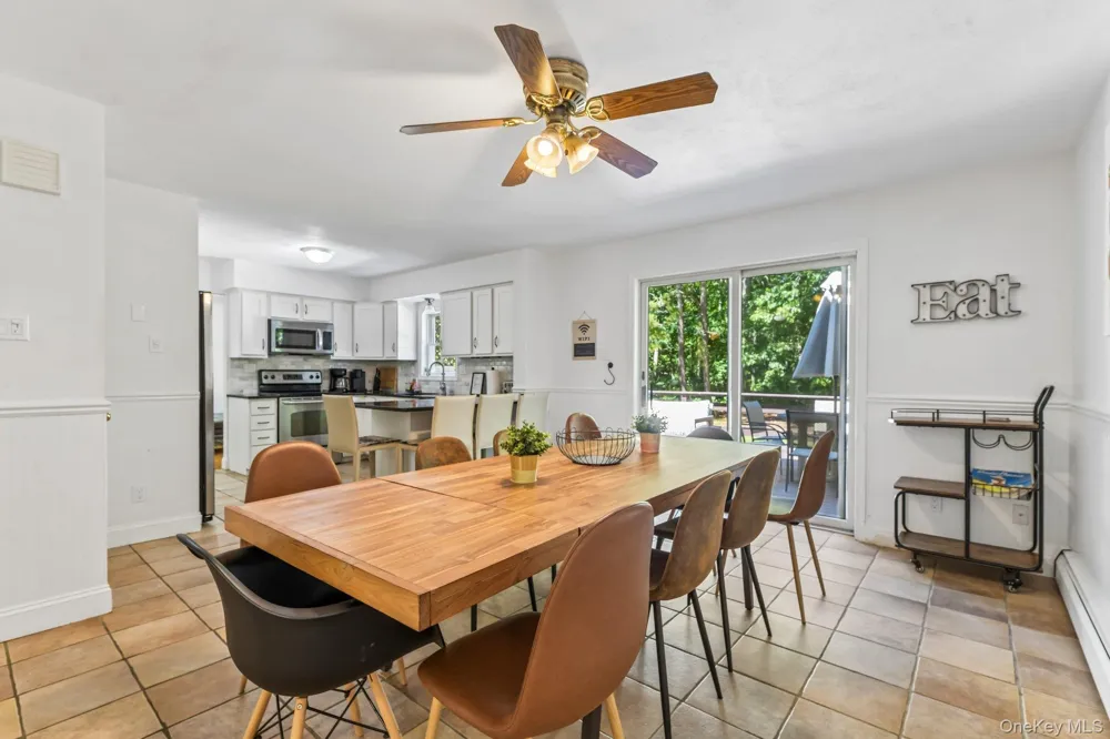 4 Wooded Lane Hampton Bays, NY 11946