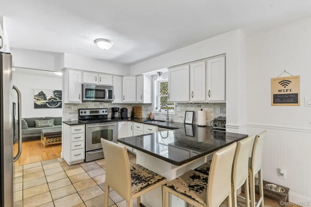 4 Wooded Lane Hampton Bays, NY 11946