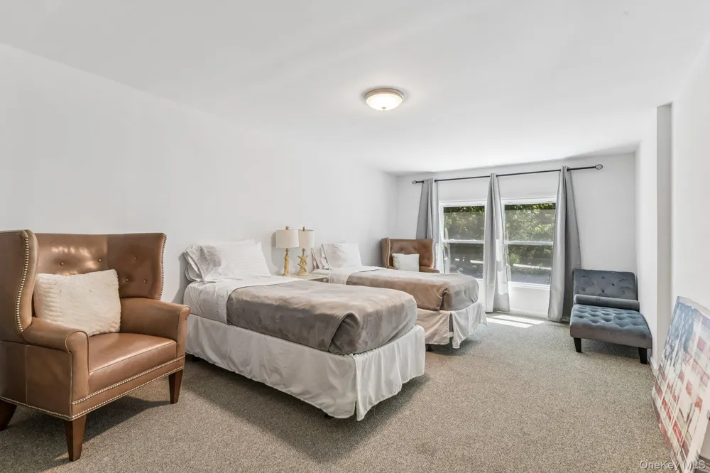 4 Wooded Lane Hampton Bays, NY 11946
