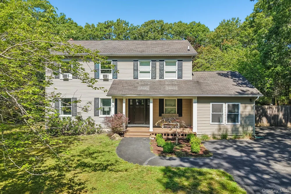 4 Wooded Lane Hampton Bays, NY 11946