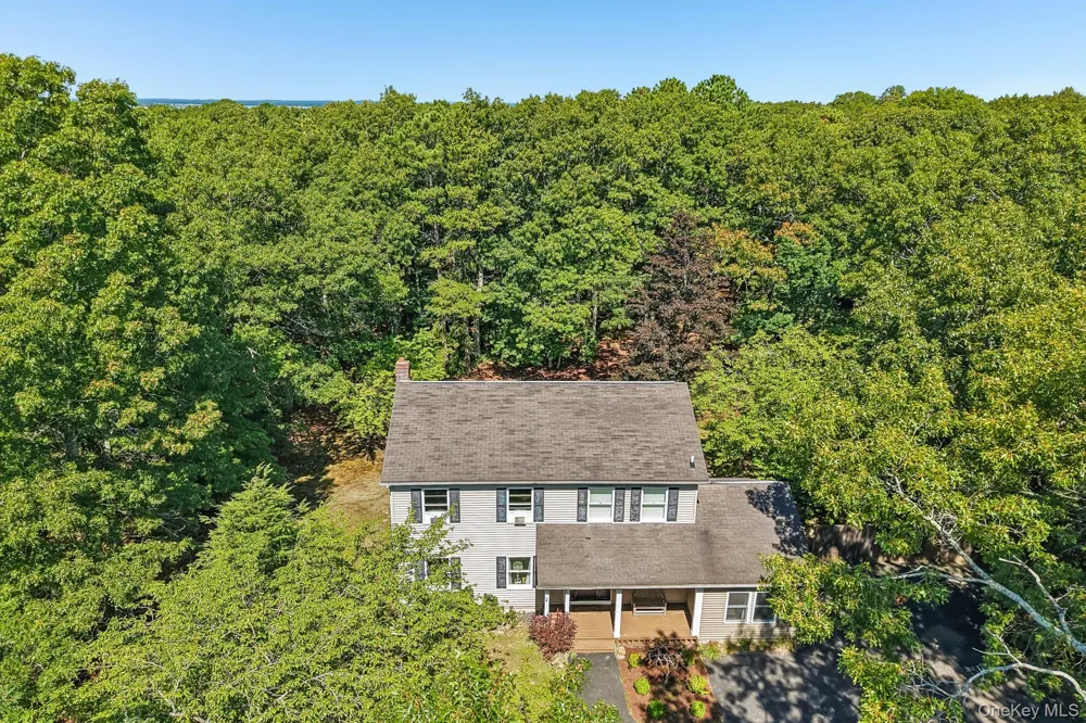 4 Wooded Lane Hampton Bays, NY 11946