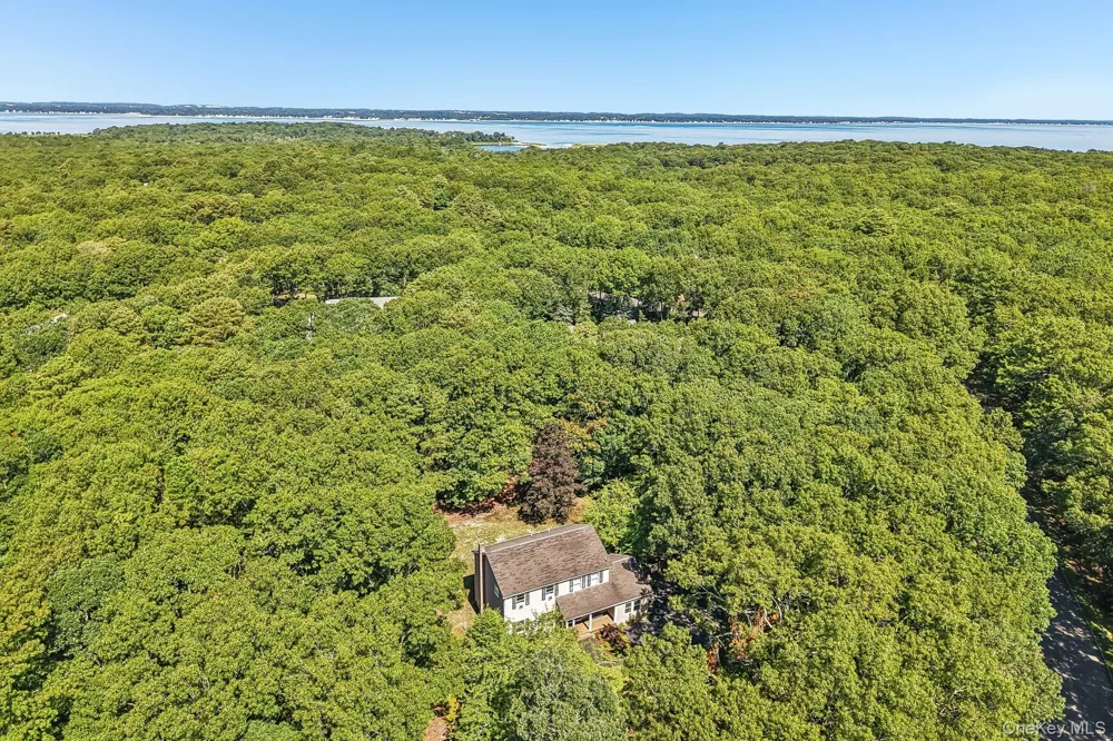 4 Wooded Lane Hampton Bays, NY 11946