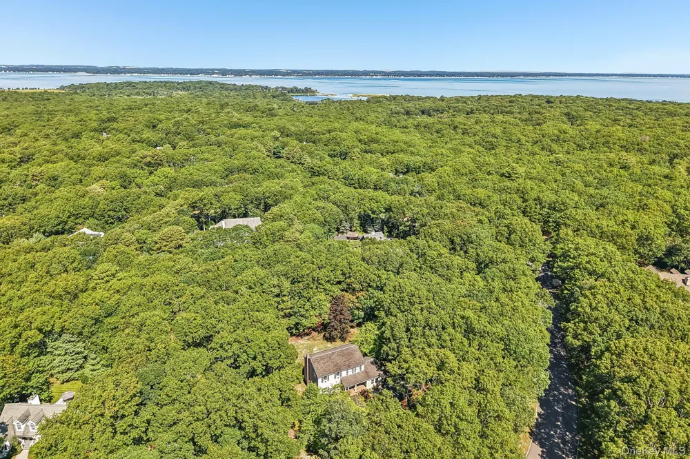 4 Wooded Lane Hampton Bays, NY 11946