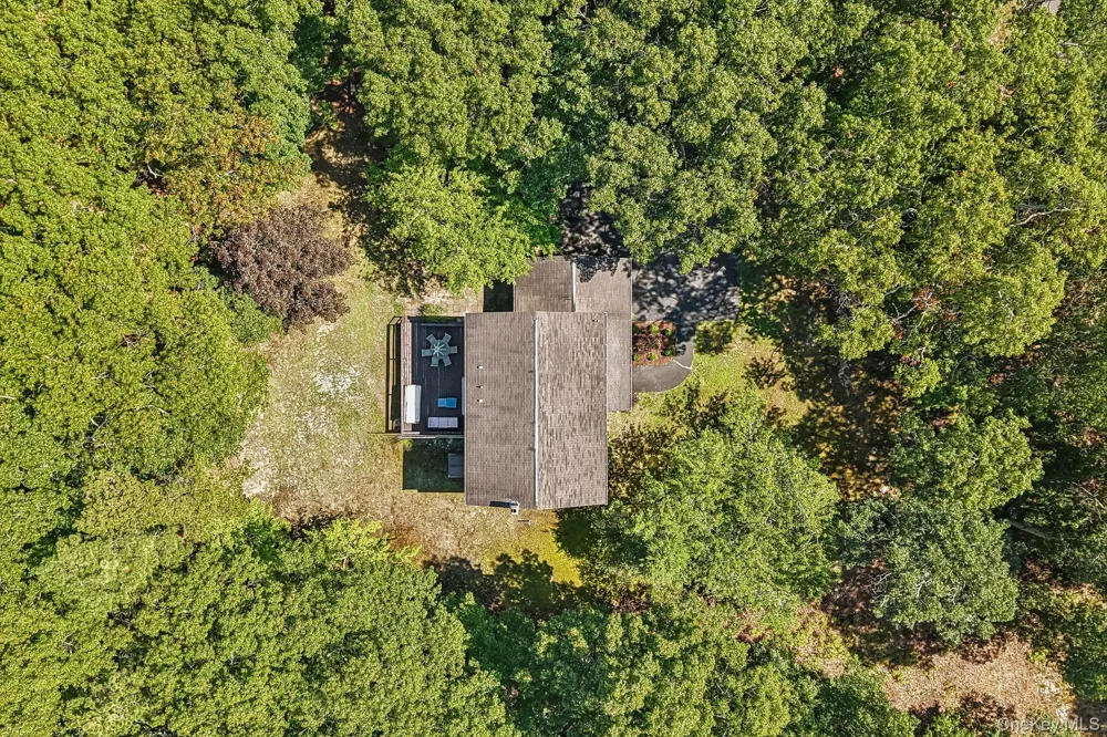 4 Wooded Lane Hampton Bays, NY 11946
