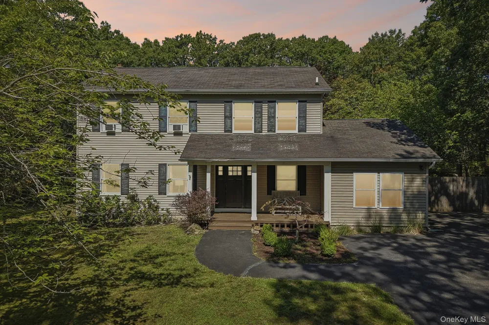 4 Wooded Lane Hampton Bays, NY 11946