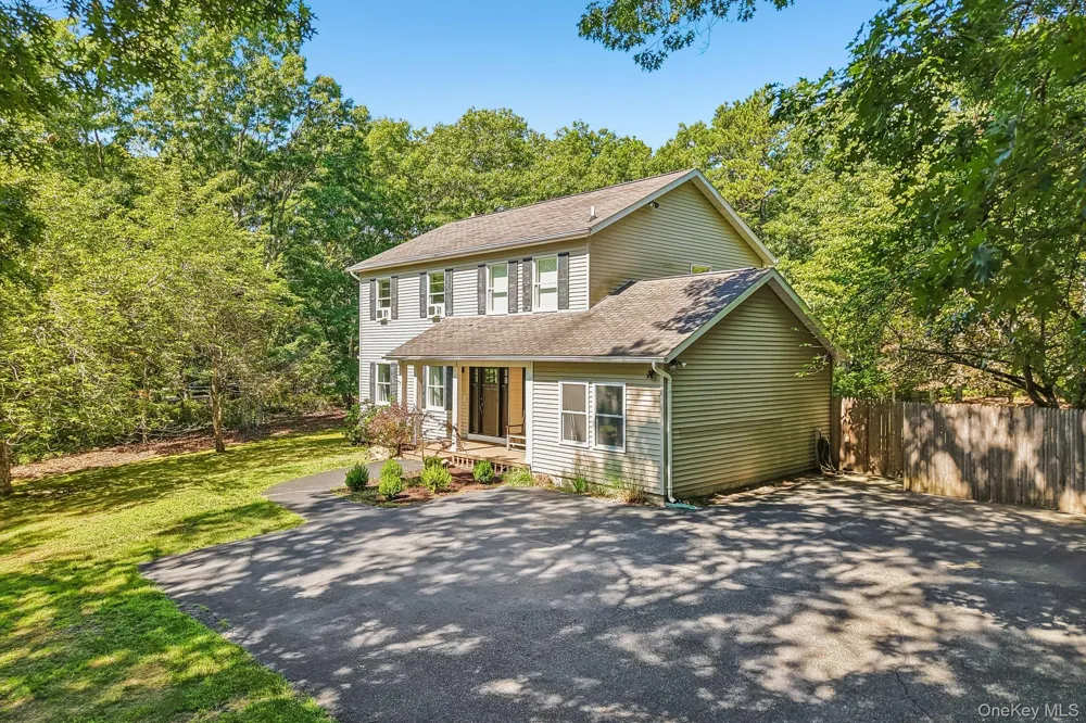4 Wooded Lane Hampton Bays, NY 11946