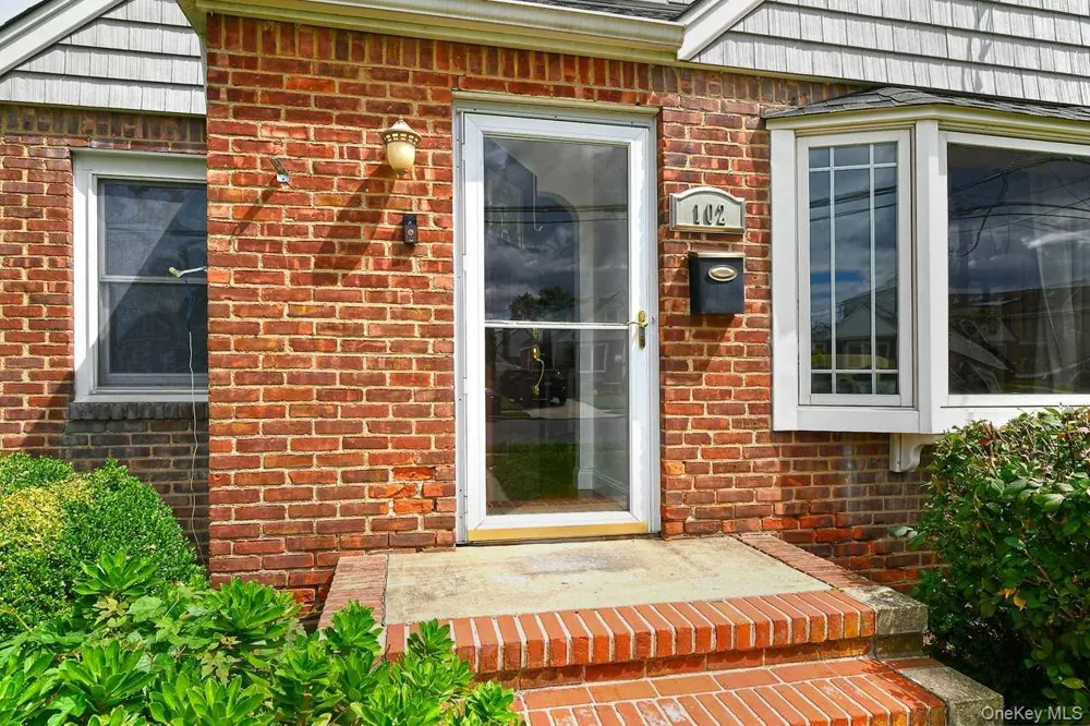 102 Roxbury Road Franklin Square, NY 11010