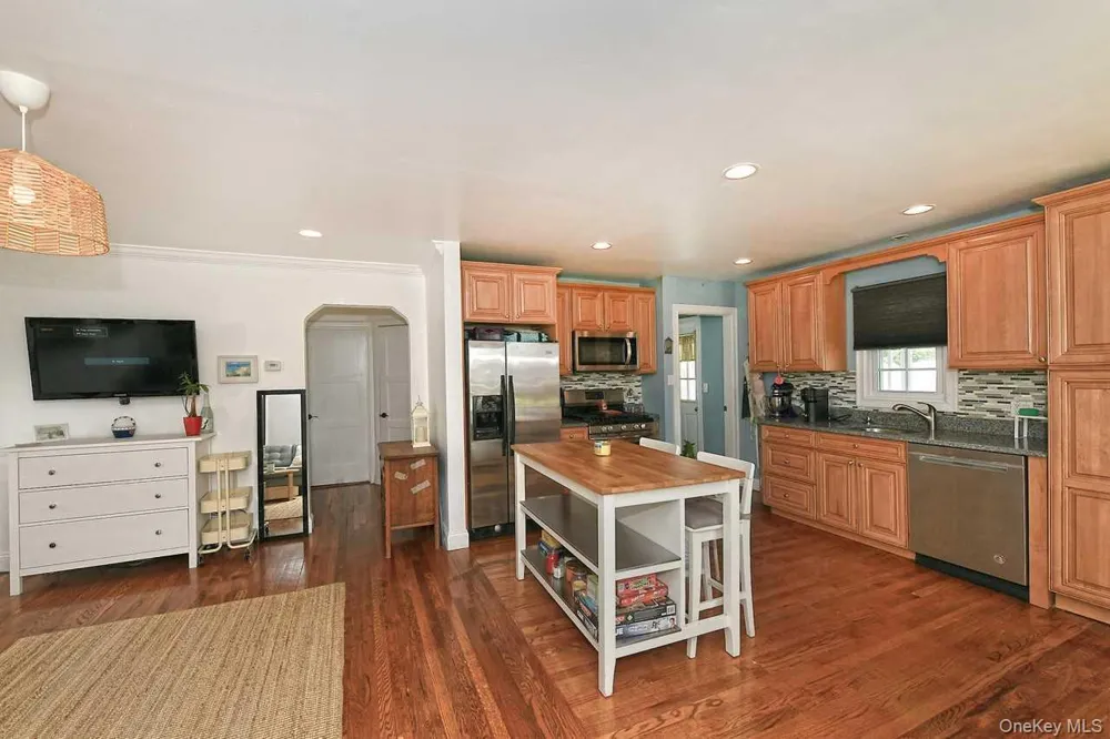 102 Roxbury Road Franklin Square, NY 11010