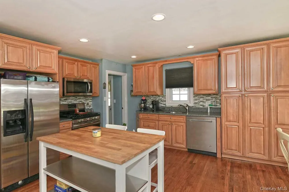 102 Roxbury Road Franklin Square, NY 11010