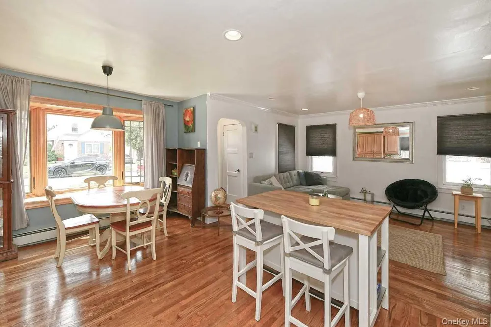102 Roxbury Road Franklin Square, NY 11010
