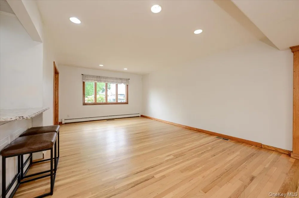 86 Edmore Lane West Islip, NY 11795