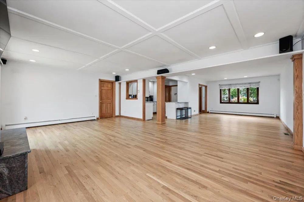 86 Edmore Lane West Islip, NY 11795
