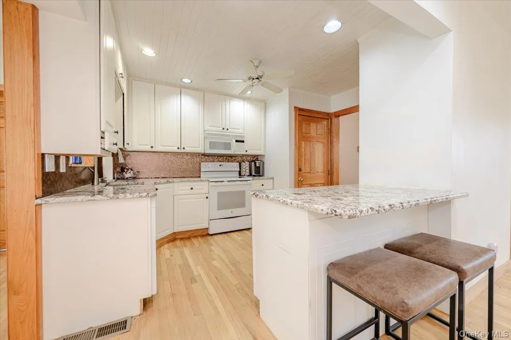 86 Edmore Lane West Islip, NY 11795
