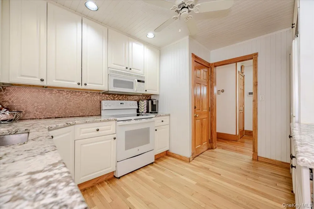 86 Edmore Lane West Islip, NY 11795