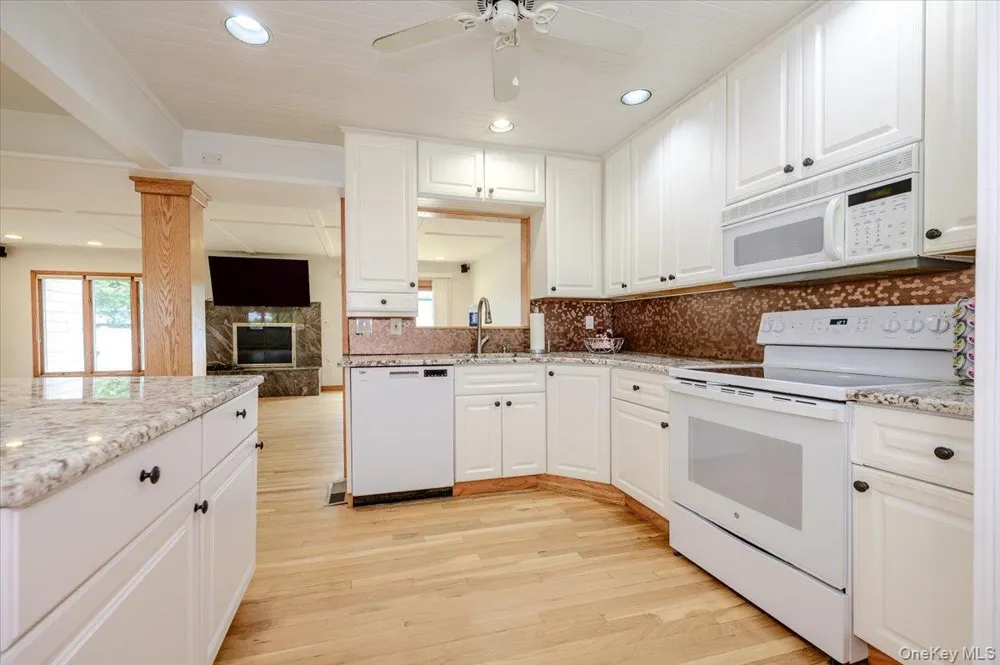 86 Edmore Lane West Islip, NY 11795