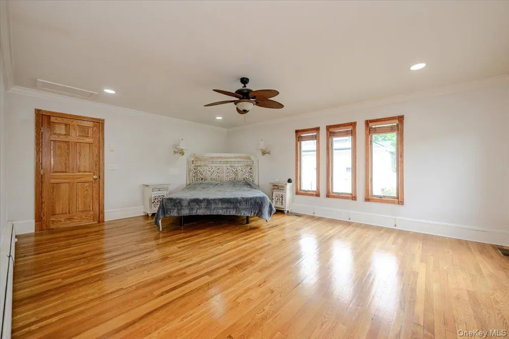86 Edmore Lane West Islip, NY 11795