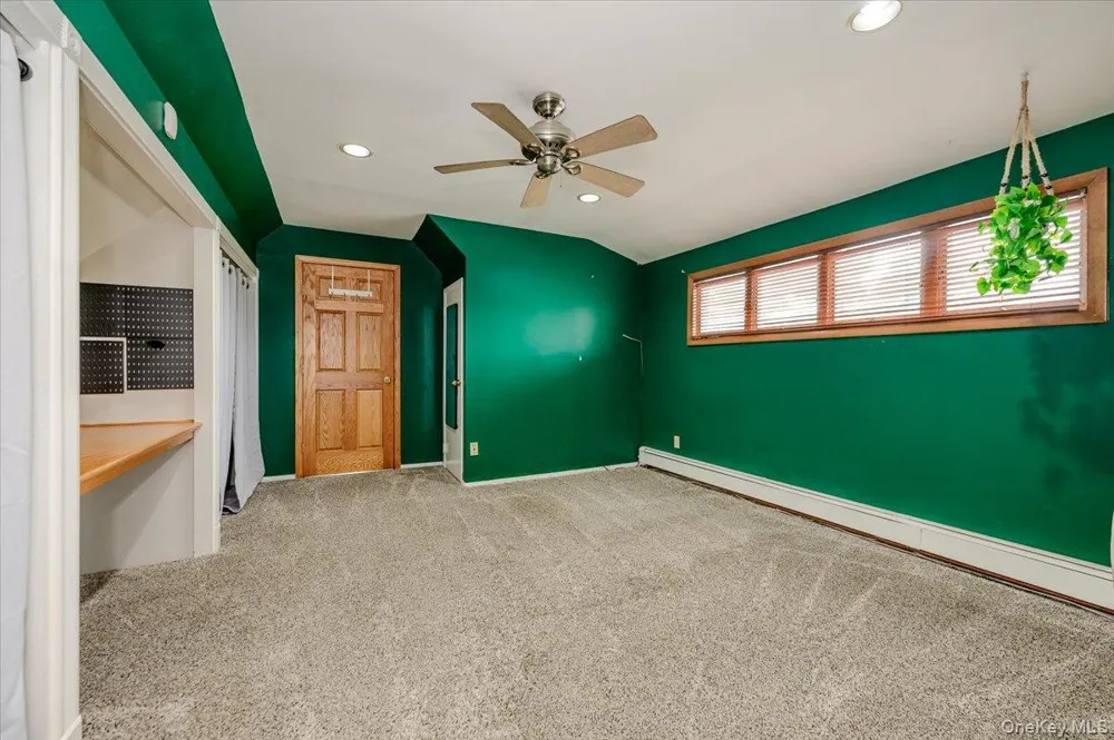 86 Edmore Lane West Islip, NY 11795