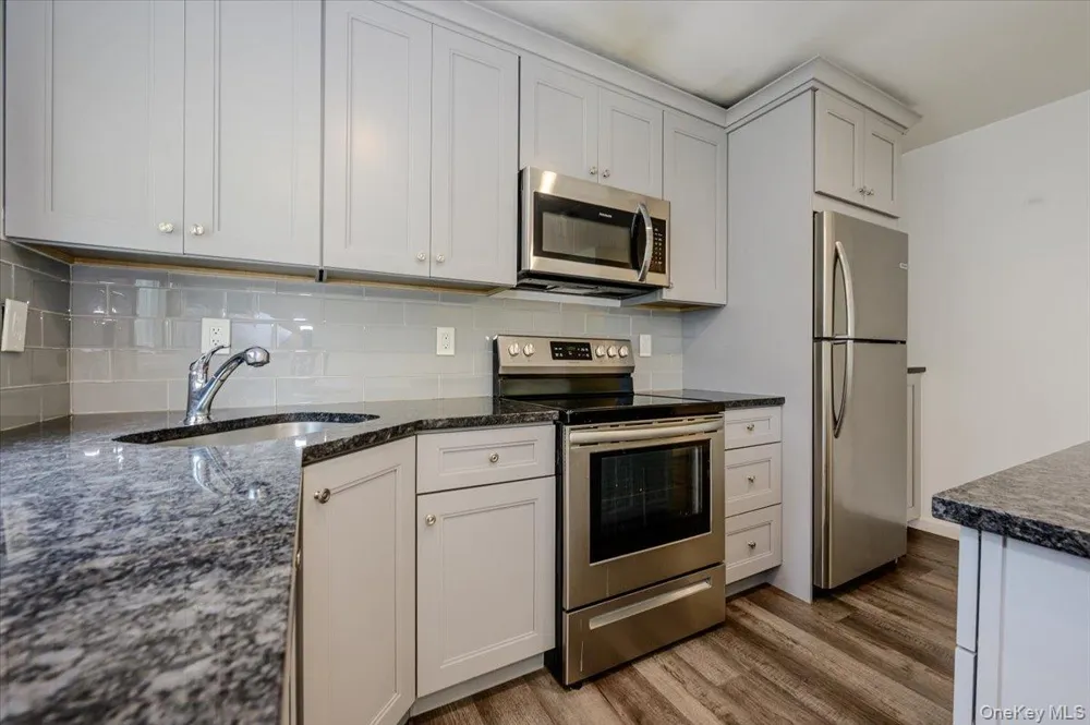86 Edmore Lane West Islip, NY 11795