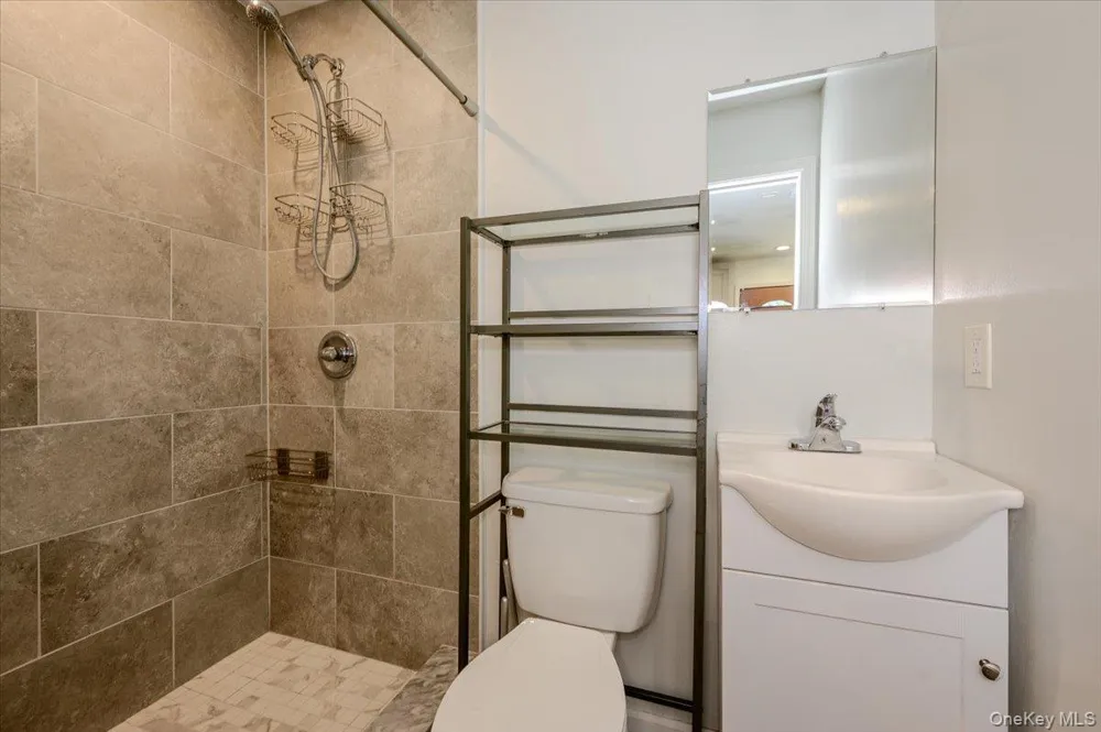 86 Edmore Lane West Islip, NY 11795