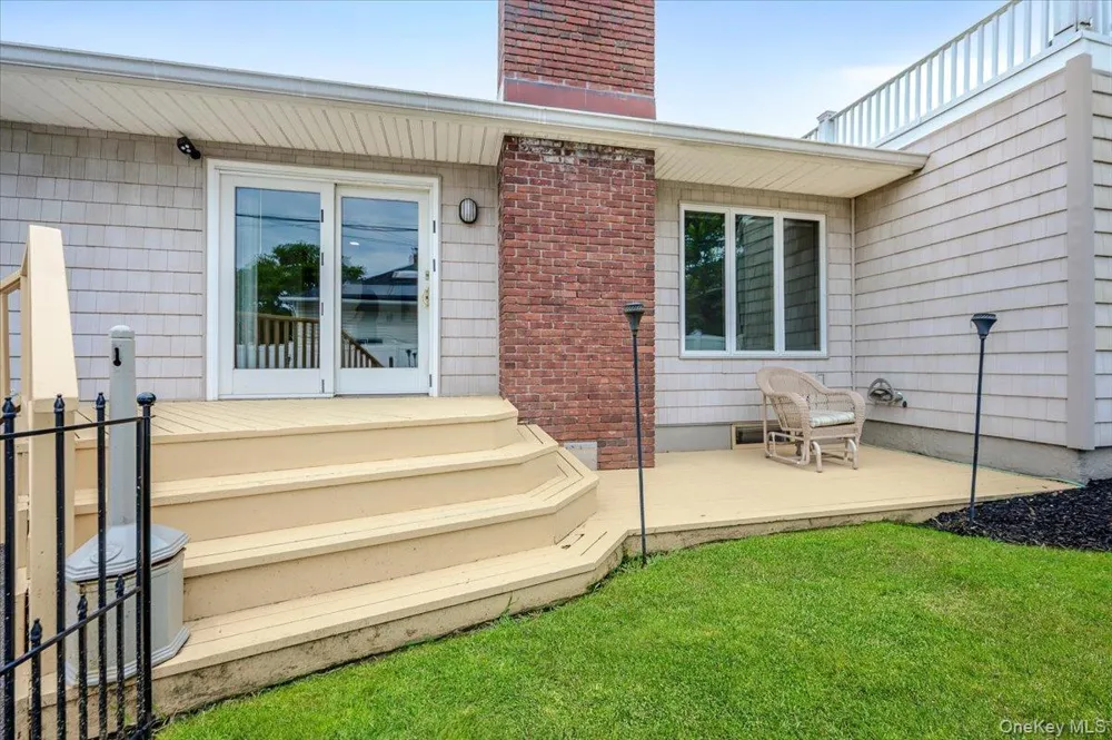 86 Edmore Lane West Islip, NY 11795