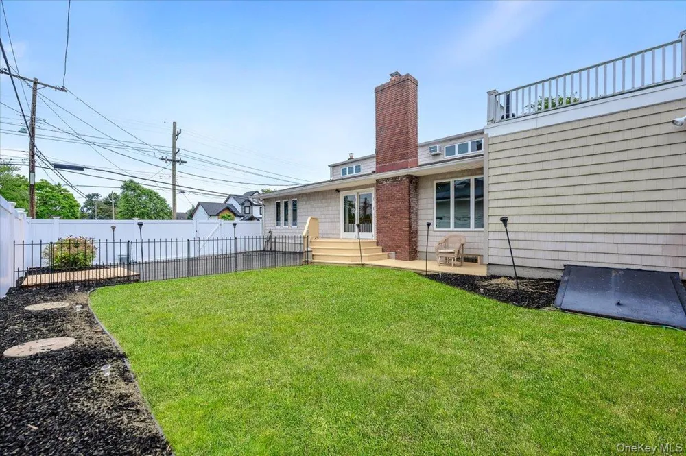 86 Edmore Lane West Islip, NY 11795
