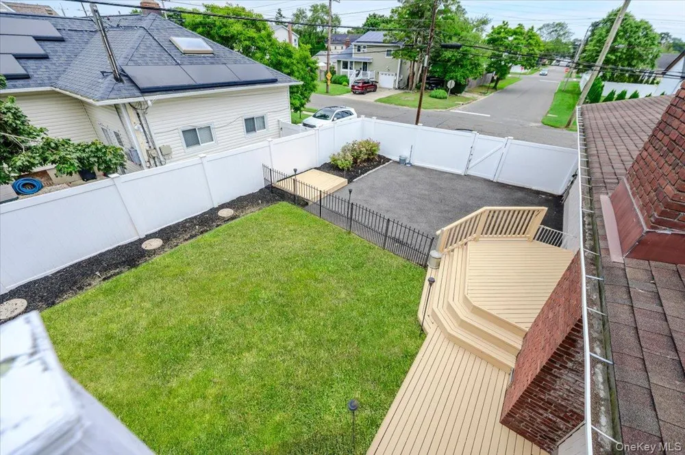 86 Edmore Lane West Islip, NY 11795