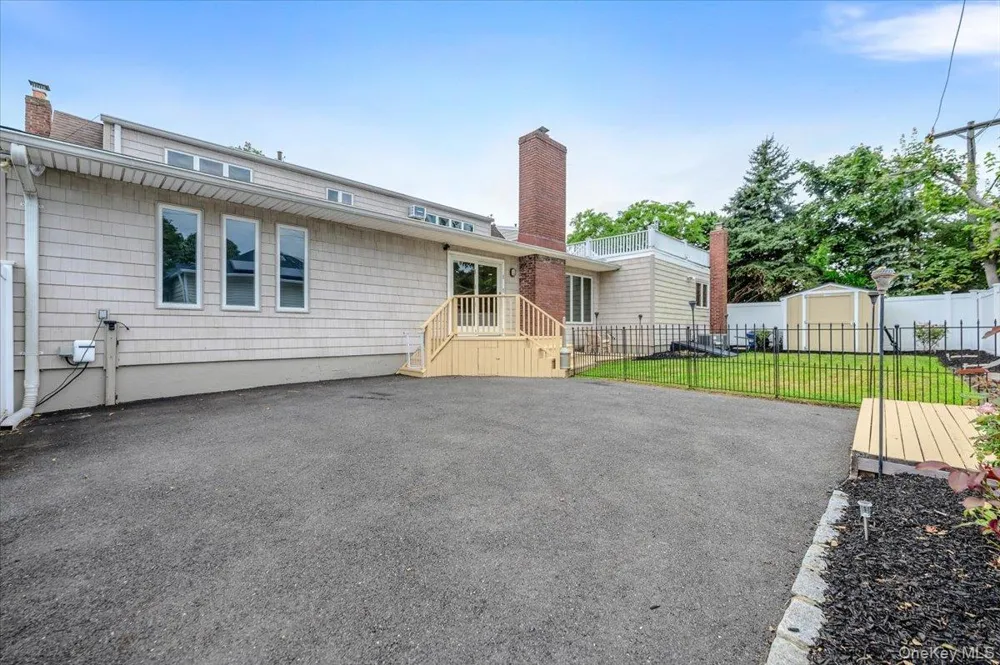 86 Edmore Lane West Islip, NY 11795