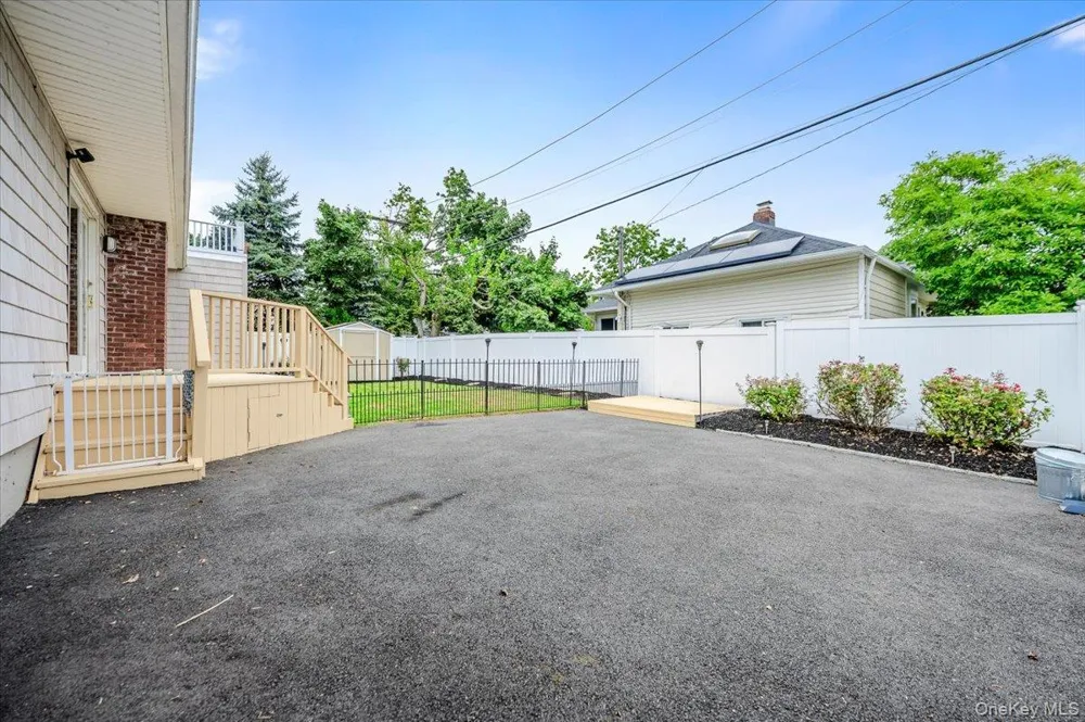 86 Edmore Lane West Islip, NY 11795