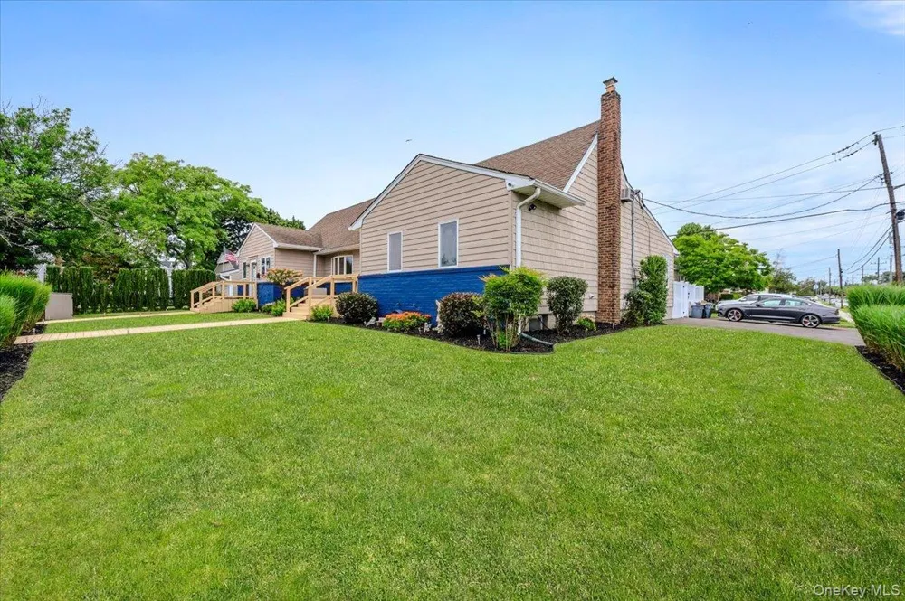 86 Edmore Lane West Islip, NY 11795
