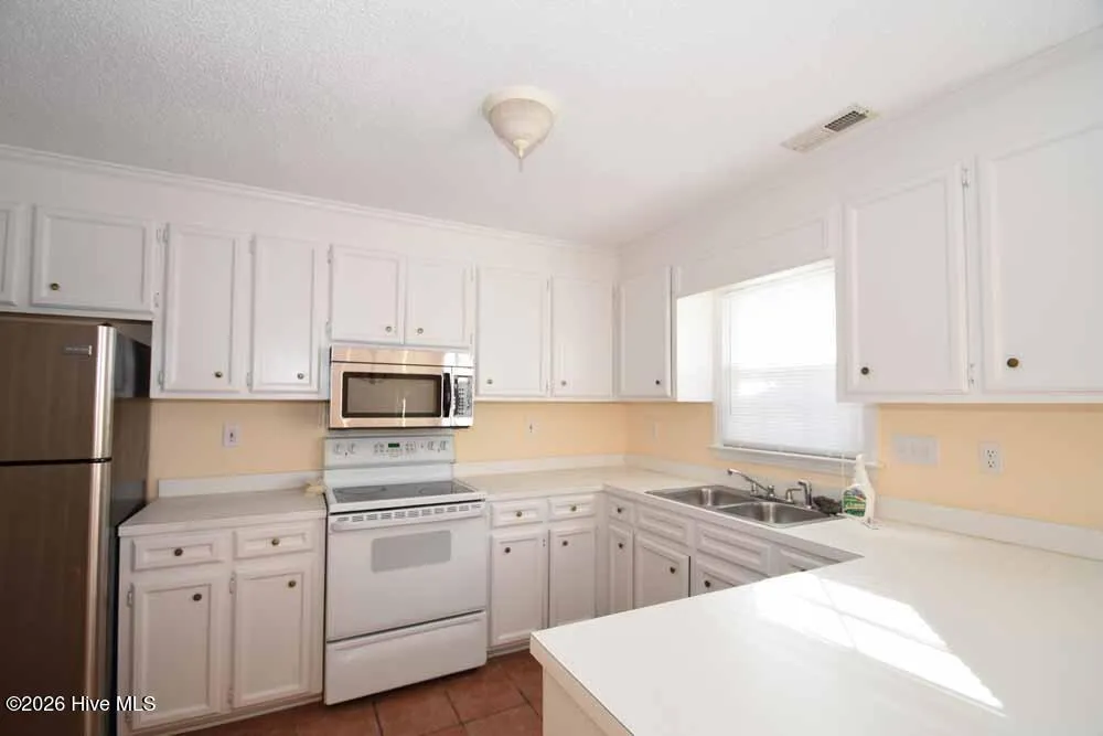 3828 Sterling Pointe Drive #O5 Winterville, NC 28590