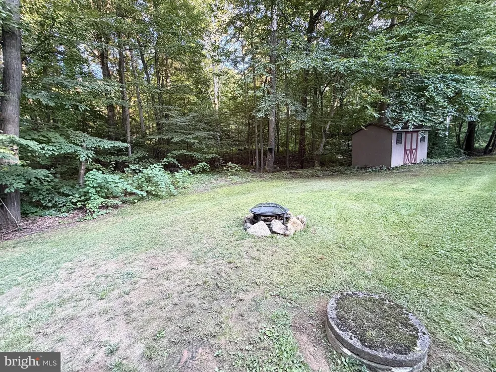 21 ROCKY LANE Mertztown, PA 19539